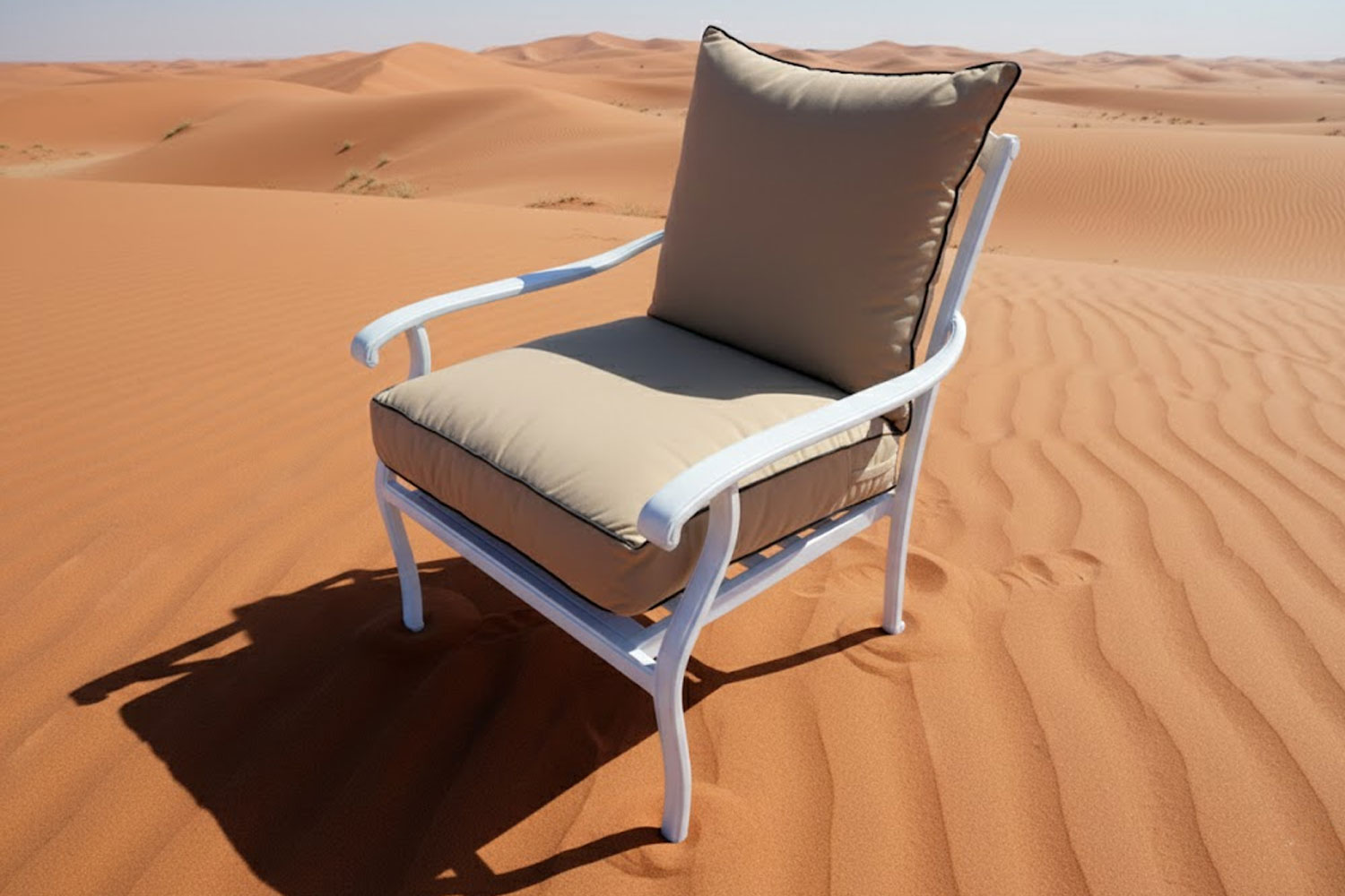 Aluminium-Morris-1-Seater-White-with-Beige-Cushion