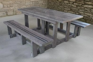 Picnic table 6 seater recycled plastic (lifestyle)